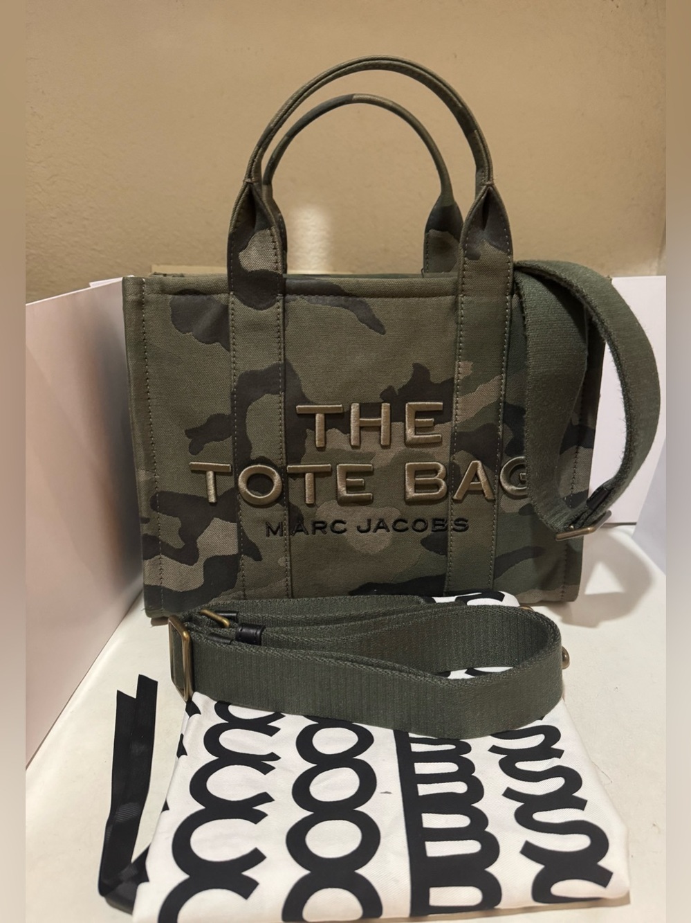 THE CAMO JACQUARD MEDIUM TOTE